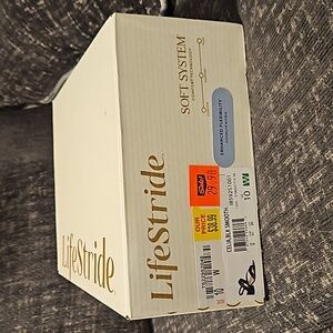 New never worn Life Stride heels